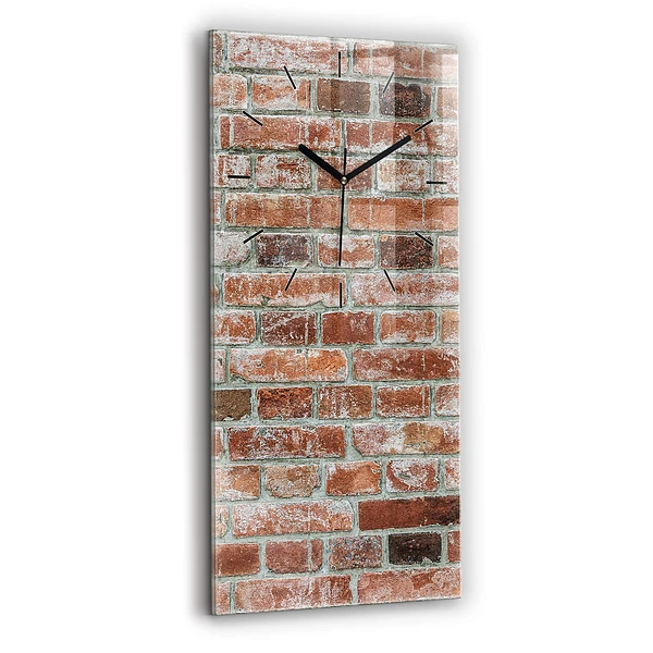 Vertikale Uhr Backsteinmauer
