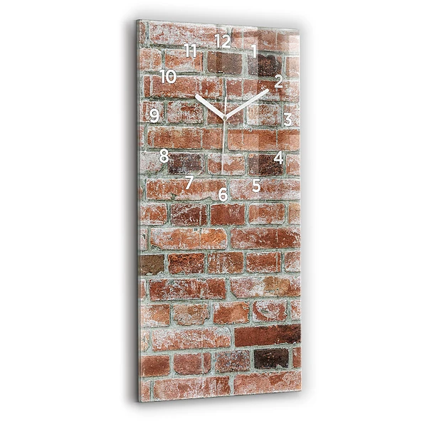 Vertikale Uhr Backsteinmauer
