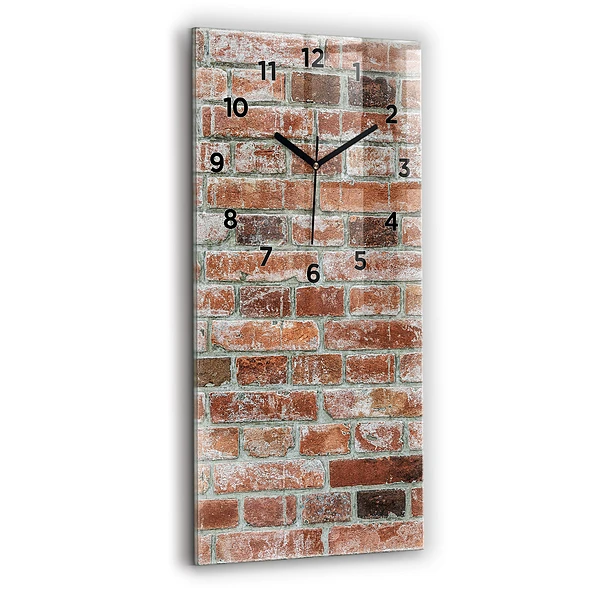 Vertikale Uhr Backsteinmauer