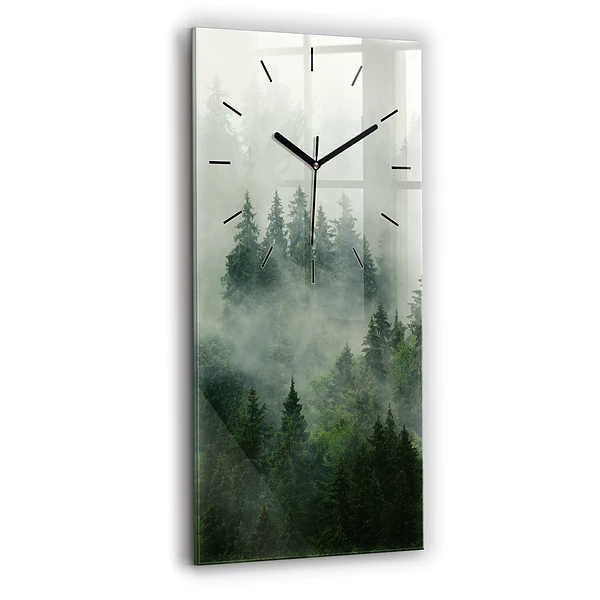 Vertikale Uhr Nebliger Wald
