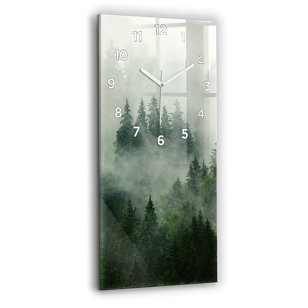 Vertikale Uhr Nebliger Wald
