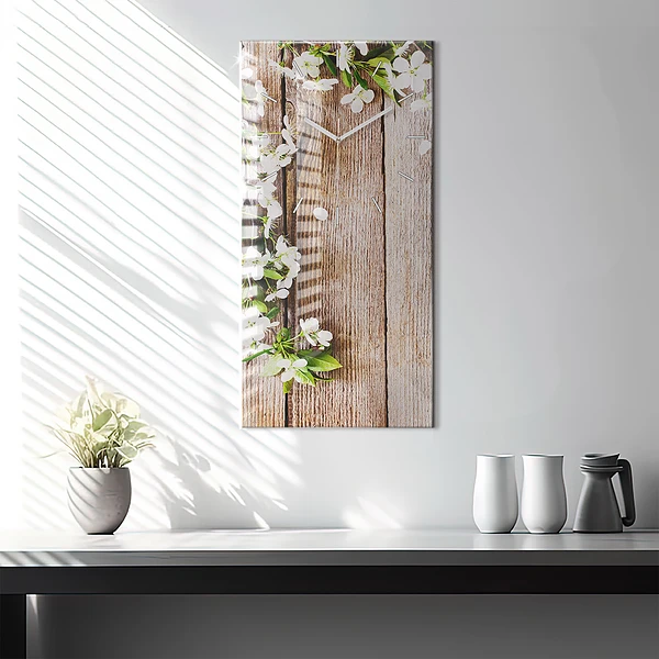 Vertikale Uhr Blumen auf Holz