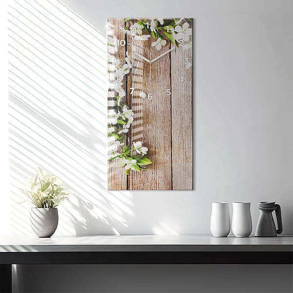 Vertikale Uhr Blumen auf Holz