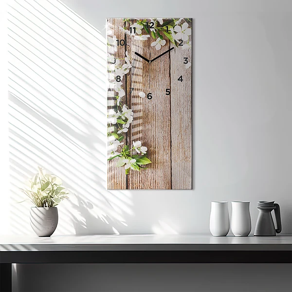 Vertikale Uhr Blumen auf Holz