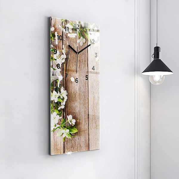 Vertikale Uhr Blumen auf Holz