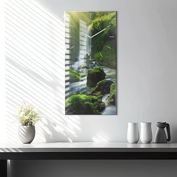 Vertikale Uhr mit motiv Wasserfall und Felsen