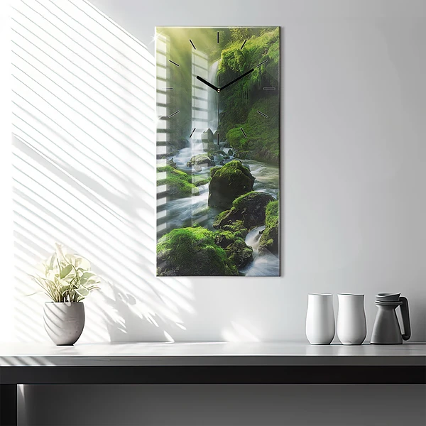 Vertikale Uhr mit motiv Wasserfall und Felsen