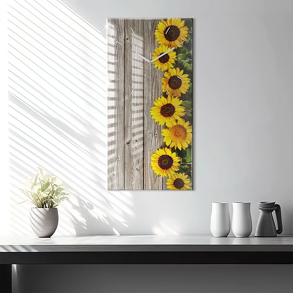 Vertikale Uhr Sonnenblumen auf den Brettern