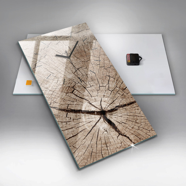 Vertikale Uhr Alter Holzstamm