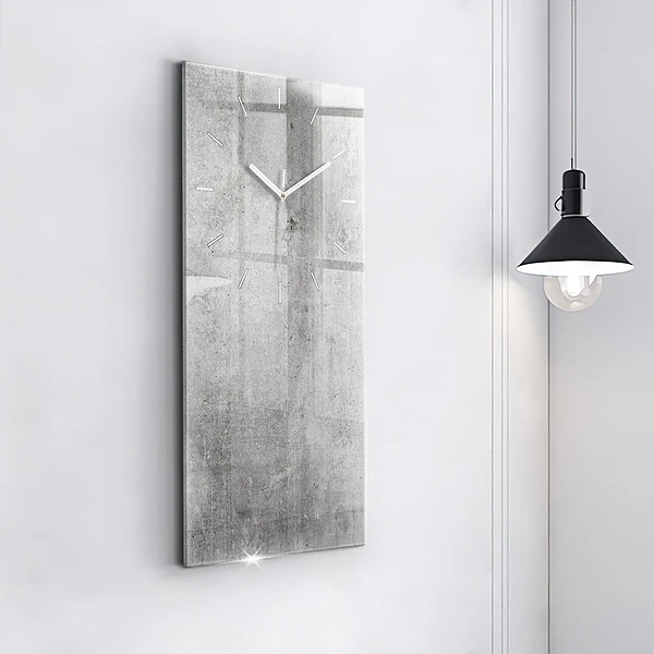 Vertikale Uhr Rohe Wand