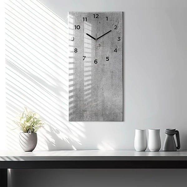 Vertikale Uhr Rohe Wand