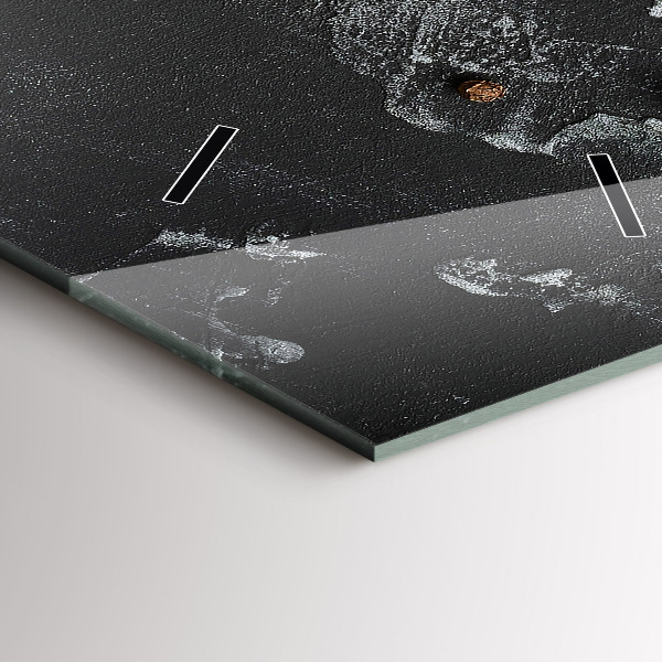 Vertikale Uhr Gewürze auf der Tischplatte