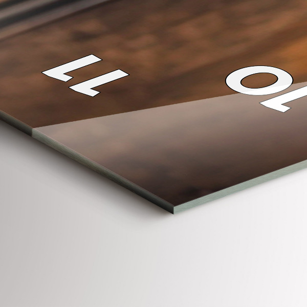 Vertikale Uhr Tasse Kaffee