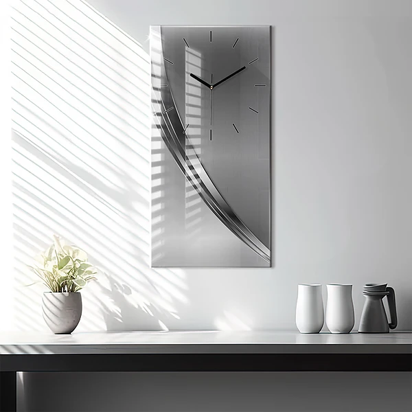 Vertikale Uhr mit motiv Silberne Linien