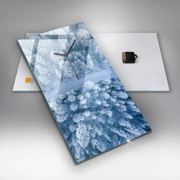 Vertikale Uhr Wald aus einer Drohne