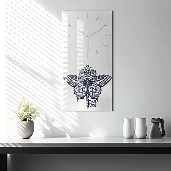 Vertikale Uhr Schmetterling und Schlüssel im Boho-Stil