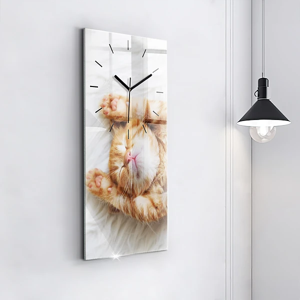 Vertikale Uhr mit motiv Schlafende kleine Katze