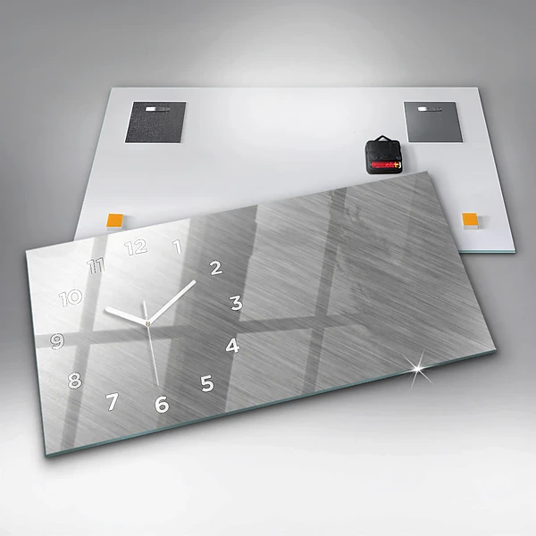 Horizontale Uhr Metallwand