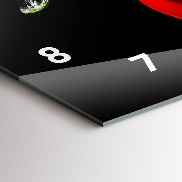 Horizontale Uhr Peperoni im Wasser