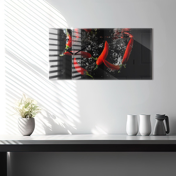 Horizontale Uhr Peperoni im Wasser