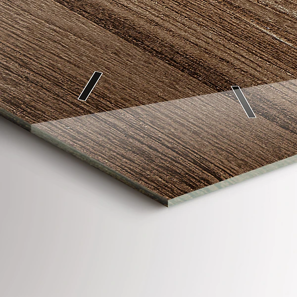 Horizontale Uhr Dunkles Holz