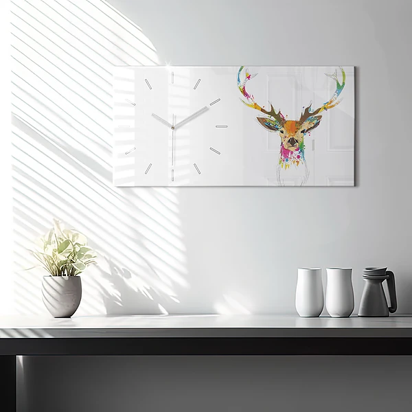Horizontale Uhr mit motiv Kopf eines farbigen Hirsches