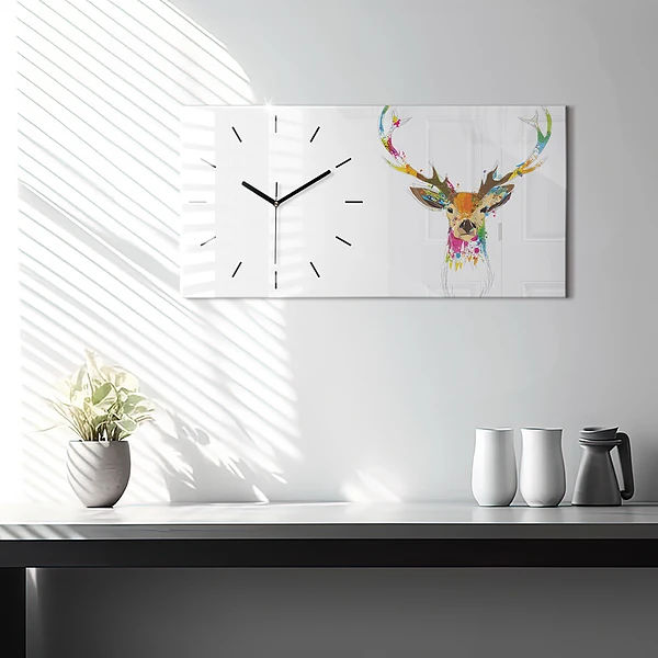 Horizontale Uhr mit motiv Kopf eines farbigen Hirsches