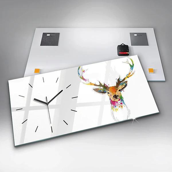 Horizontale Uhr mit motiv Kopf eines farbigen Hirsches