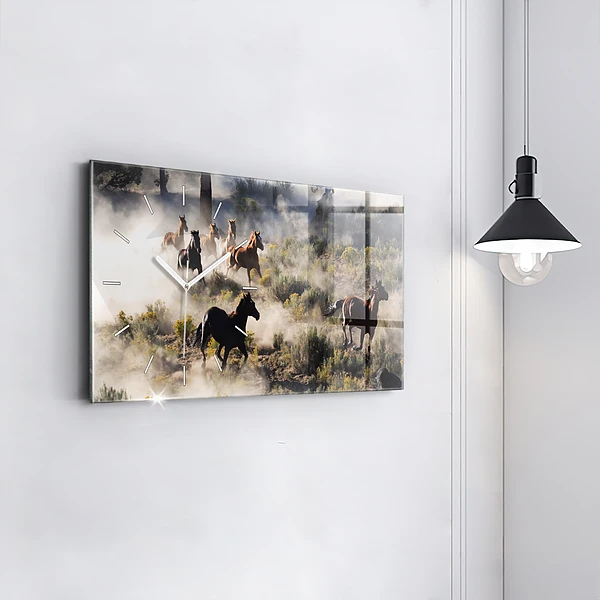 Horizontale Uhr mit motiv Herde von rasenden Pferden