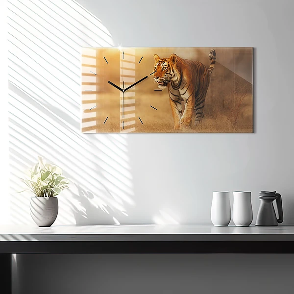 Horizontale Uhr Tiger jagen