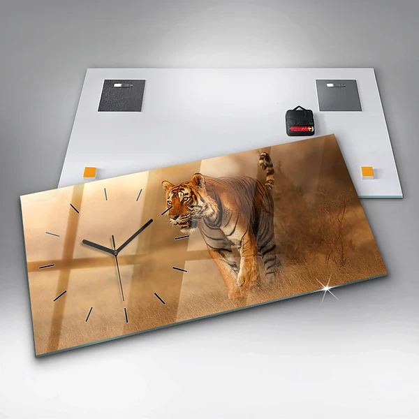 Horizontale Uhr Tiger jagen