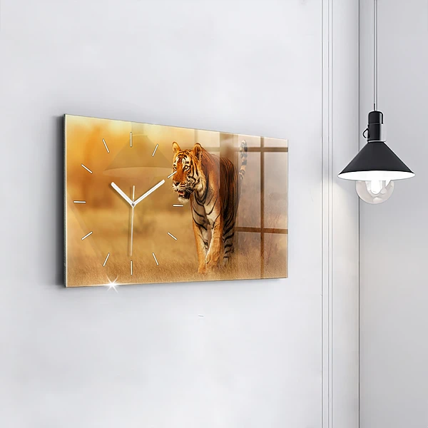 Horizontale Uhr Tiger jagen