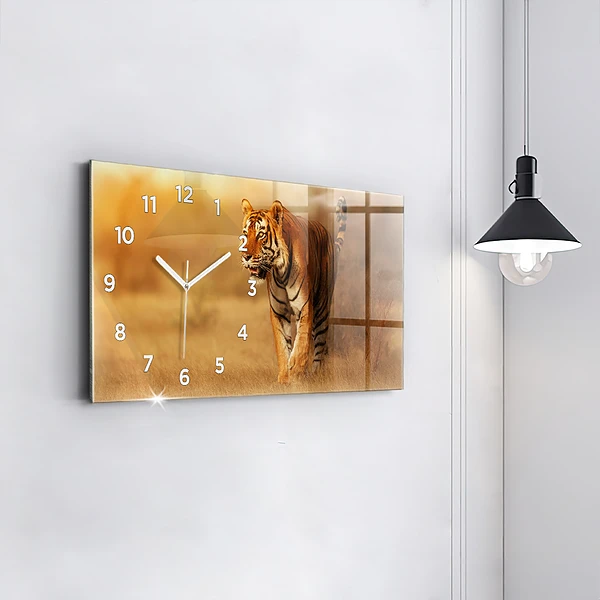Horizontale Uhr Tiger jagen