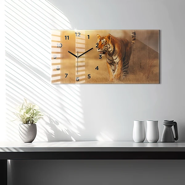 Horizontale Uhr Tiger jagen
