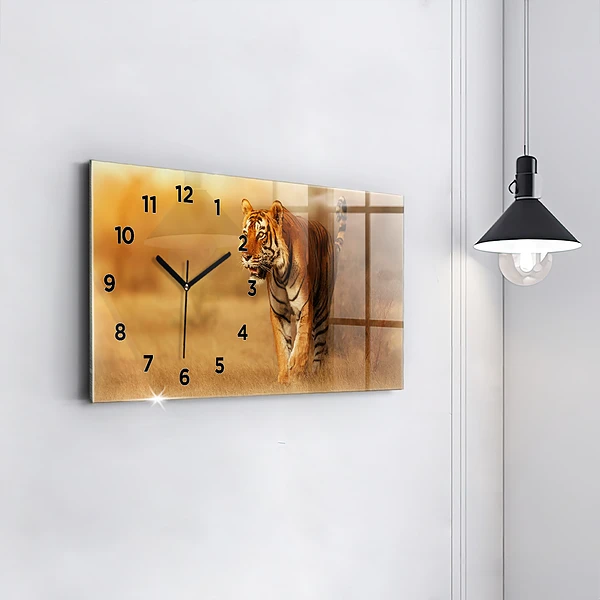 Horizontale Uhr Tiger jagen