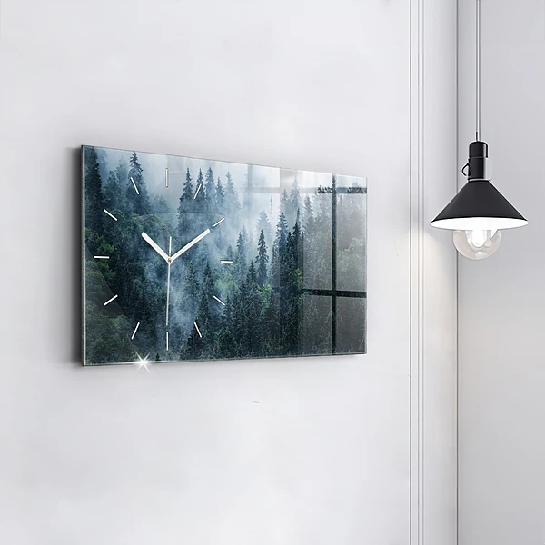 Horizontale Uhr Neblige Berglandschaft