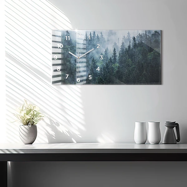 Horizontale Uhr Neblige Berglandschaft
