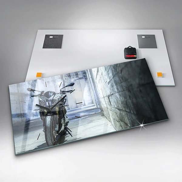Horizontale Uhr mit motiv Motorrad in einer Gasse