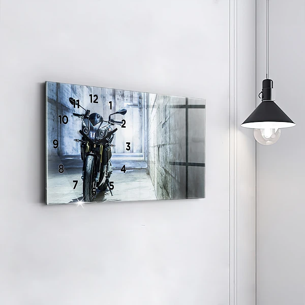 Horizontale Uhr mit motiv Motorrad in einer Gasse