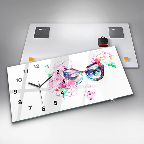 Horizontale Uhr Gesicht einer Frau mit Brille