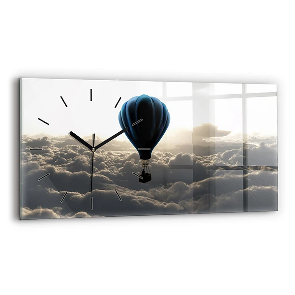 Horizontale Uhr Luftballon am Himmel