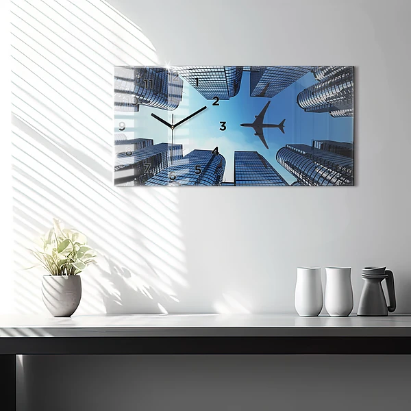 Horizontale Uhr mit motiv Flugzeug über Gebäuden