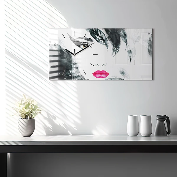 Horizontale Uhr Porträt einer Frau mit roten Lippen