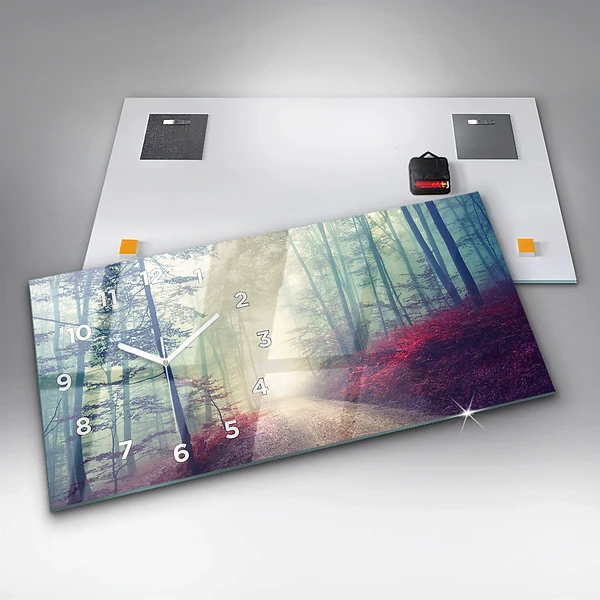 Horizontale Uhr Herbststraße Waldnebel