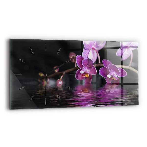 Horizontale Uhr Orchideenblüte auf dem Wasser