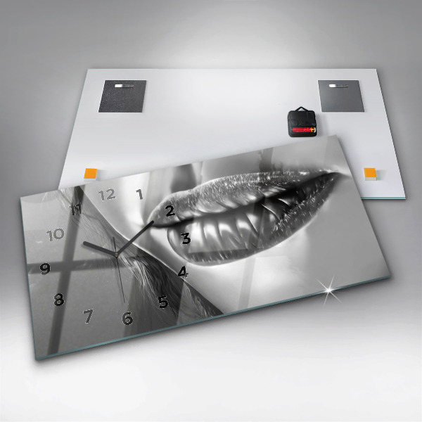 Horizontale Uhr Mund einer Frau