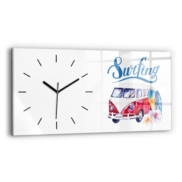 Horizontale Uhr Auto und Schild Surfen