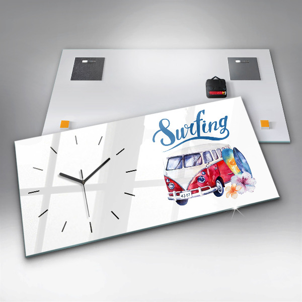Horizontale Uhr Auto und Schild Surfen