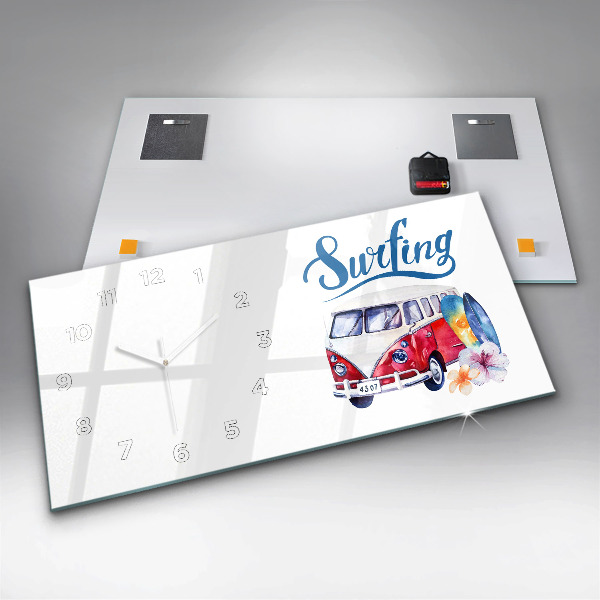 Horizontale Uhr Auto und Schild Surfen