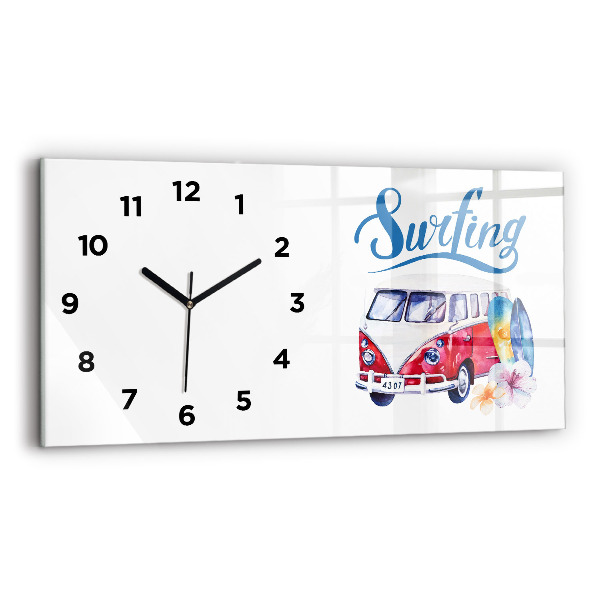 Horizontale Uhr Auto und Schild Surfen